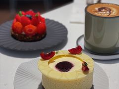 樱桃意式鲜奶酪-潮一不贰·法式甜品·生日蛋糕·西式简餐(外滩店)