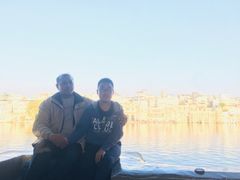 -Lake Shore Hotel & Restaurant