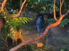 -Chom Cafe and Restaurant