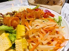 缤纷三文鱼色拉-TAMATI(巴黎贝甜韩式西餐厅店)
