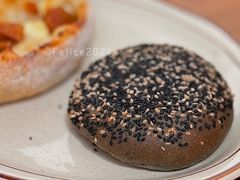 黑芝麻麻薯面包-佐敦面包铺·JORDAN BAKERY