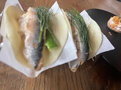 凤尾鱼酸黄瓜配饺子皮-BOR Eatery(安福路店)