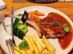 -Chom Cafe and Restaurant