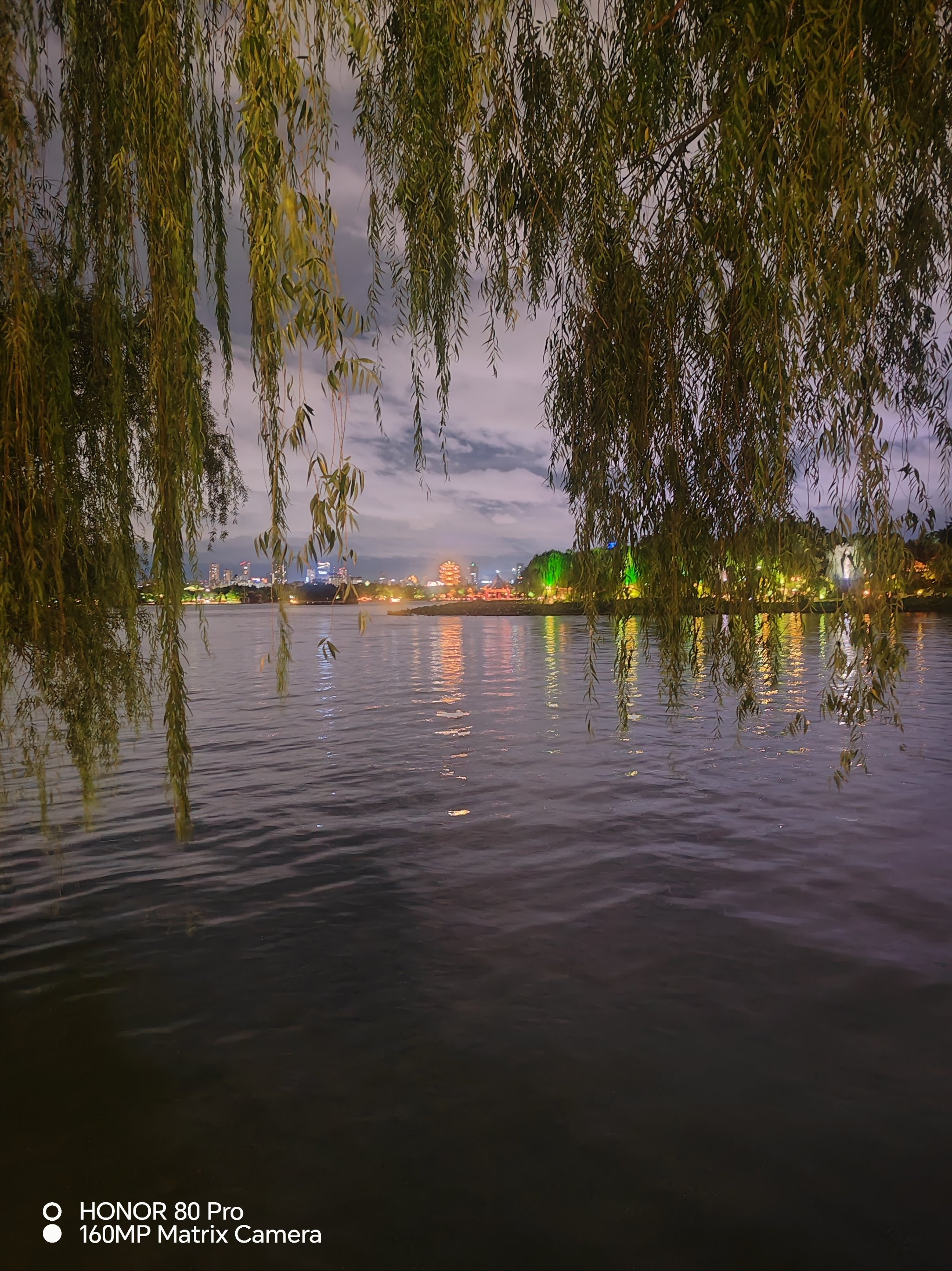 南明湖夜景图片