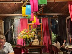 -Cuc Gach Quan Restaurant