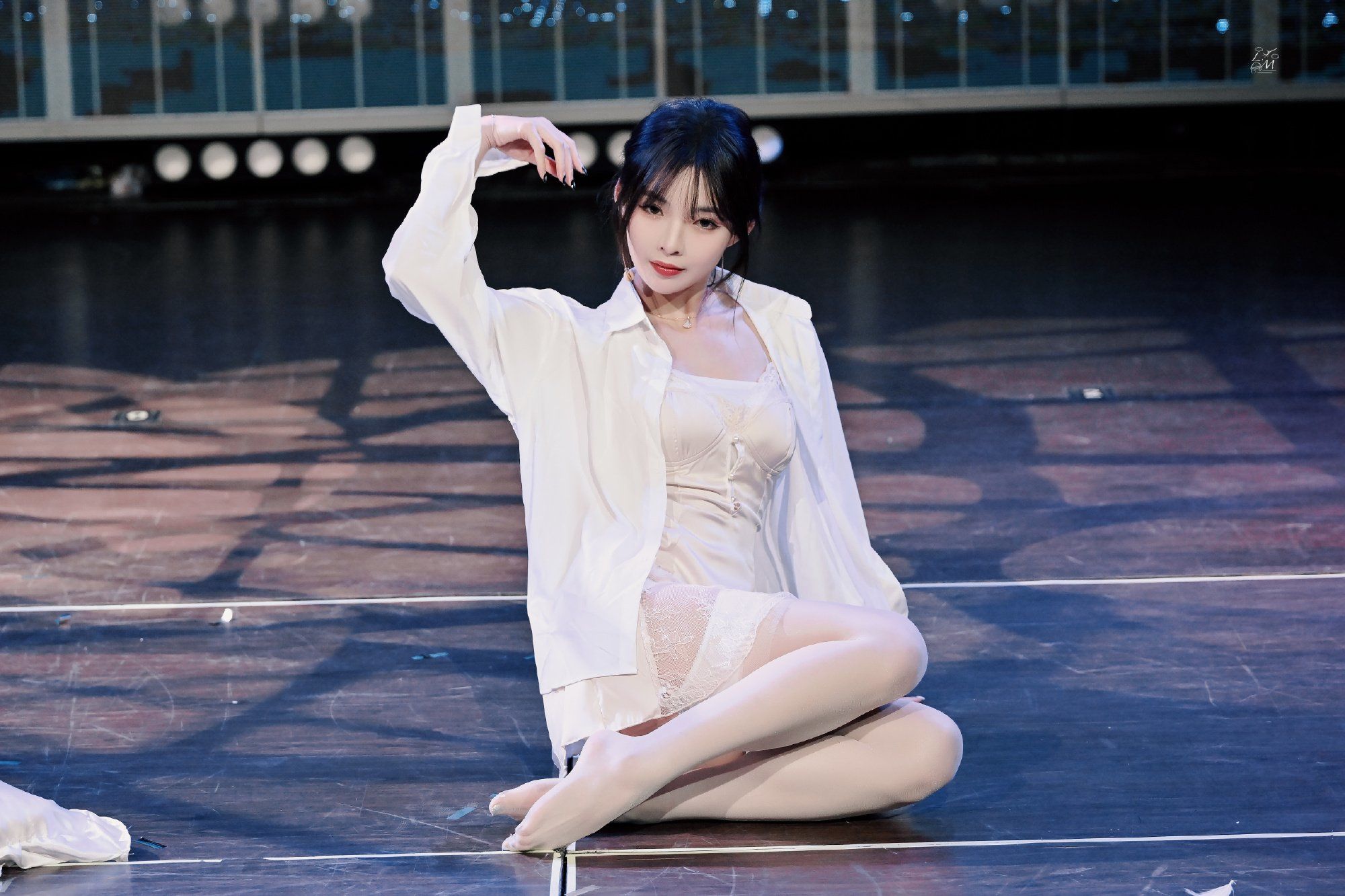 许杨玉琢白丝吊带袜太纯欲了 ​​​