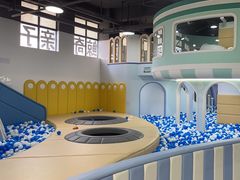 -蓝鲸奇亲子游泳俱乐部