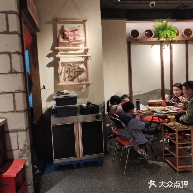 达明路挖到宝！这锅鲜掉眉毛的鱼鸡火锅绝了