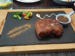 -悦享绿山墙西餐厅