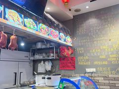 -爆炸头阿姨小四川正宗川味小吃(无任何分店)