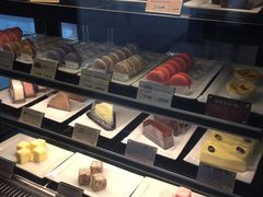 面包甜点陈列柜-麦当劳(深圳北站高铁店)