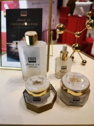 -奥伦纳素Erno Laszlo