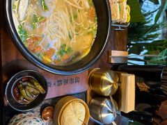 -银米·云南传统过桥米线(双廊黑金冠店)