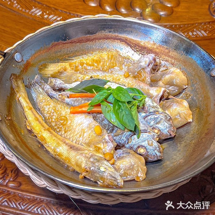 江北藏了个 小岭南 ！这家粤式庭院餐厅美到窒息！