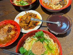 -爆炸头阿姨小四川正宗川味小吃(无任何分店)