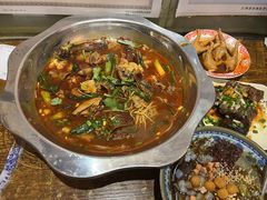 -爆炸头阿姨小四川正宗川味小吃(无任何分店)