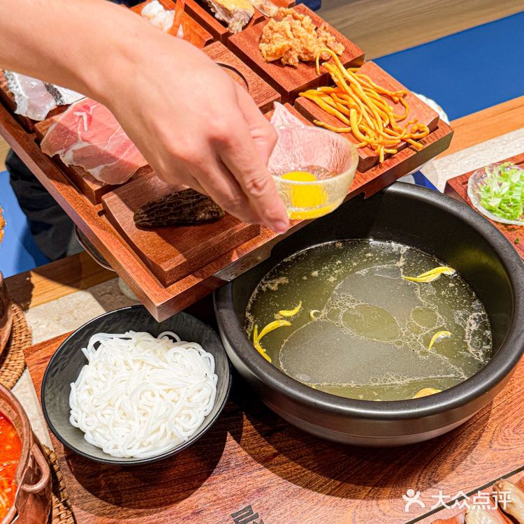 打工人速！被宜悦城的云南铜锅米线香迷糊了！