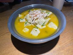 鸡汁雪菜豆腐煲-蜜桃餐厅·伴山(湖滨商业街店)