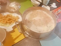 -四季喧黔味豆米火锅(万达广场店)