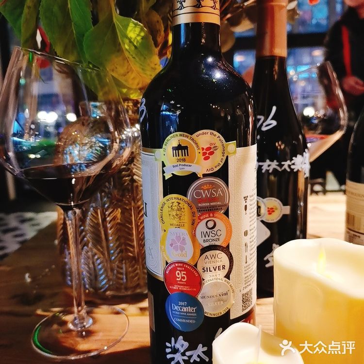 红酒🍷，美女，感受惬意的法式浪漫～