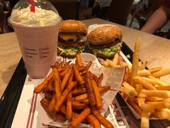 -The Habit Burger Grill 哈比特汉堡(复兴soho店)