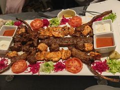 碎牛肉饼烤肉拼盘-Efes Turkish & Mediterranean Cuisine 艾菲斯餐厅(陆家嘴店)