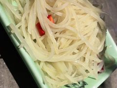 香菜梗炝土豆丝-绿茶餐厅(崇文门新世界店)