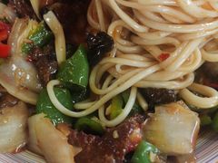 -歹歹的加个面过油肉拌面