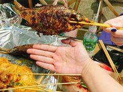 何师烤鲫鱼-何师烧烤Pro ·江湖川菜·小龙虾·精酿(太古里旗舰店)