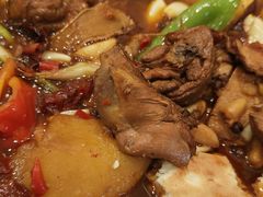 石榴花特色大盘鸡-石榴花新疆清真餐厅(莫愁湖店)