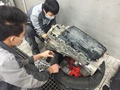 波箱lou you-宝捷星宝马·奔驰·保时捷专修·特斯拉钣喷中心(宝安店)