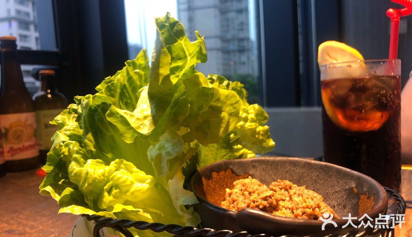 再后来，一个妹纸过来问菜品如何，我们又问了饮料问题