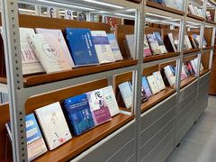 -无奔眼镜·蔡司·依视路授权店(朝阳大悦城店)