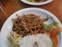 鱼香肉丝-何太太馄饨面铺(大浒东苑店)