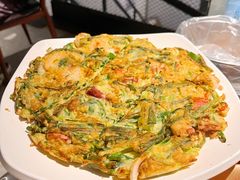 海鲜葱饼-富乐满韩国正宗炸鸡韩国料理(虹泉路店)