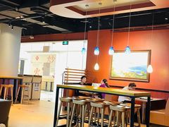 用餐区-The Habit Burger Grill 哈比特汉堡(复兴soho店)