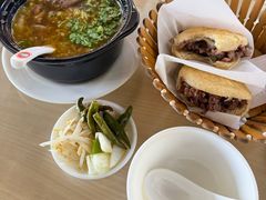-闫家驴肉老店(华电一校店)