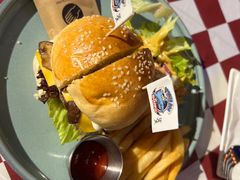 -鲨鱼美式餐厅酒吧Sharky