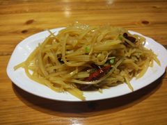 酸辣土豆丝-自贡盐帮菜·玩辣餐厅(樱花园西街店)