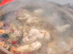 炭炉果鸡煲-威邵鸡煲(西华路总店)