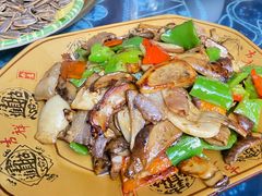 牛肝菌炒腊肉-龙姐私房菜(和顺古镇店)