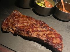 饲谷西冷牛排-弦月窗LUNETTE BY AMANDA(复兴路店)