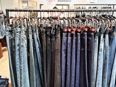 -URBAN REVIVO(上海中庚漫游城店)