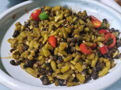 酸豆角炒螺丝肉-臭鳜鱼人家·老字号徽菜