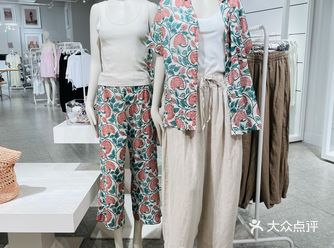 试衣间穿搭挑战2  OYSHO成立于2001年