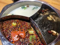 -李杰一家三口·李串串·重庆火锅串串香(开发区万达金街店)