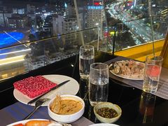 -宝利来国际大酒店-凤凰阁旋转餐厅