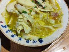 -头上红煨盐鸡·非遗院子餐厅
