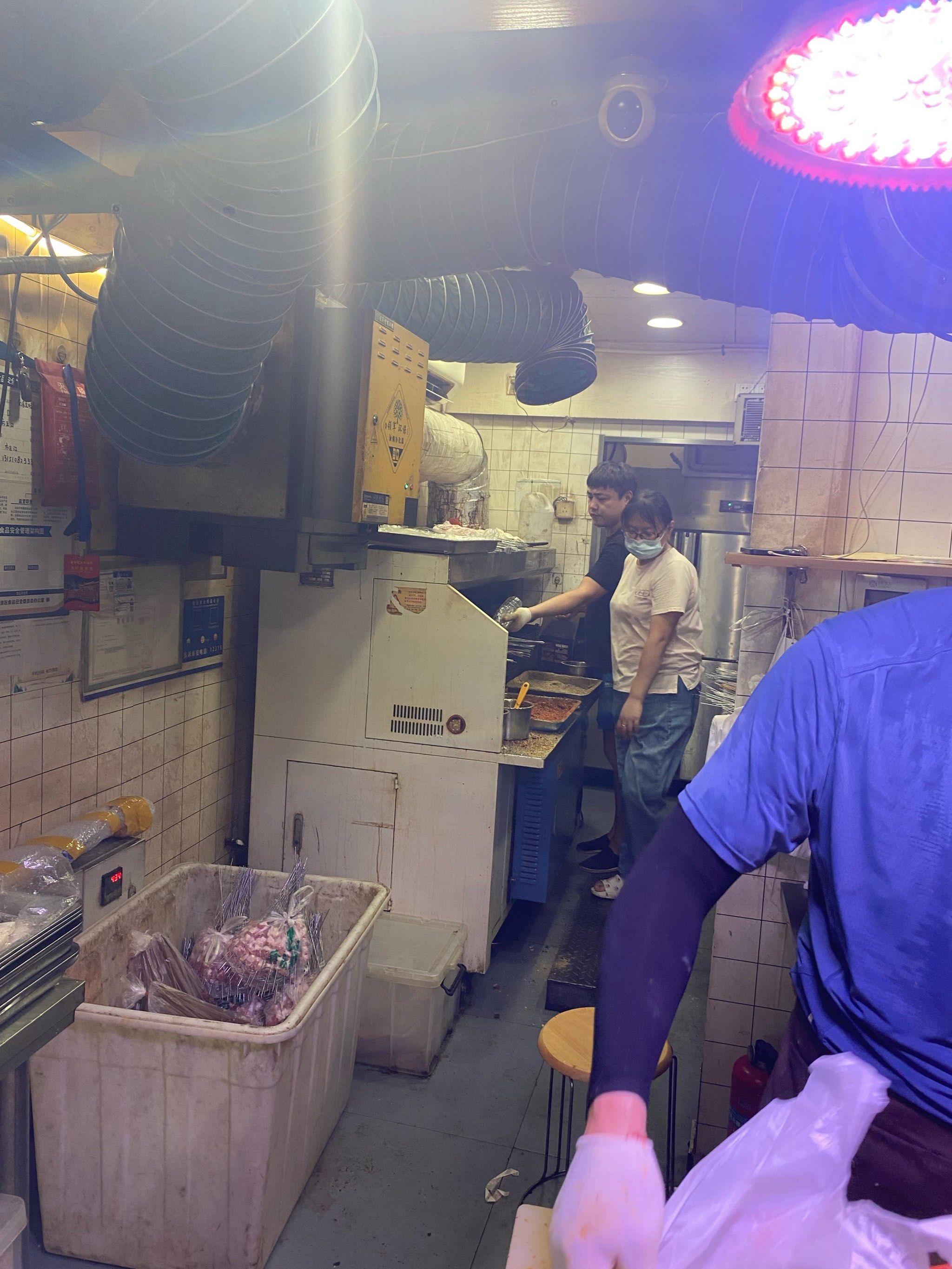 丰富路美食推荐~烧饼侠的烧饼夹肉串