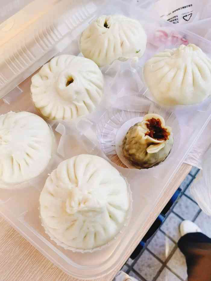 一品名仕包子(兰溪路店)-"这天我正好路过这里见到许多人在排队买包子